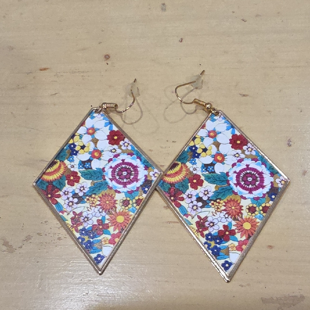 Plunder Tin Floral Diamond-Shaped Earrings